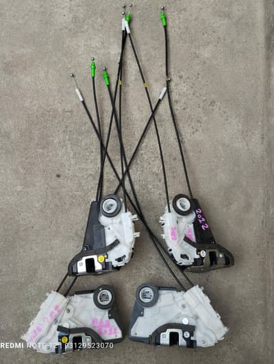 Toyota Vitz Door lock Japanese Available