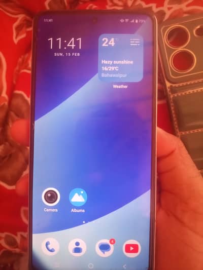 8+8gb ram.   256gb rom