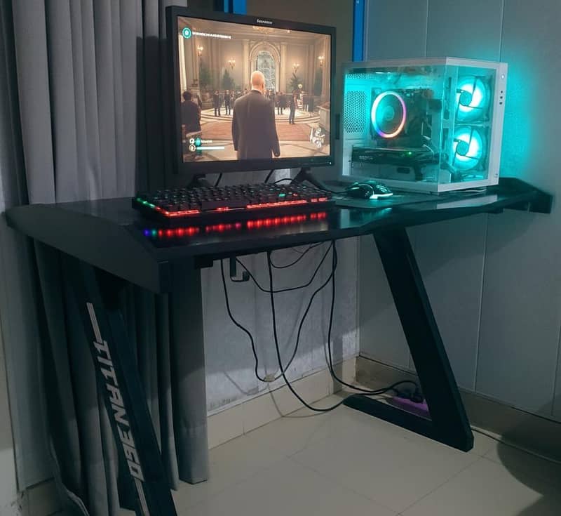 Complete Gaming Setup With Table 0