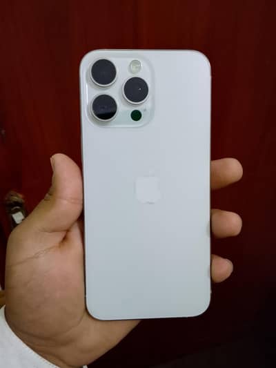 Iphone 15 pro max  + box cable