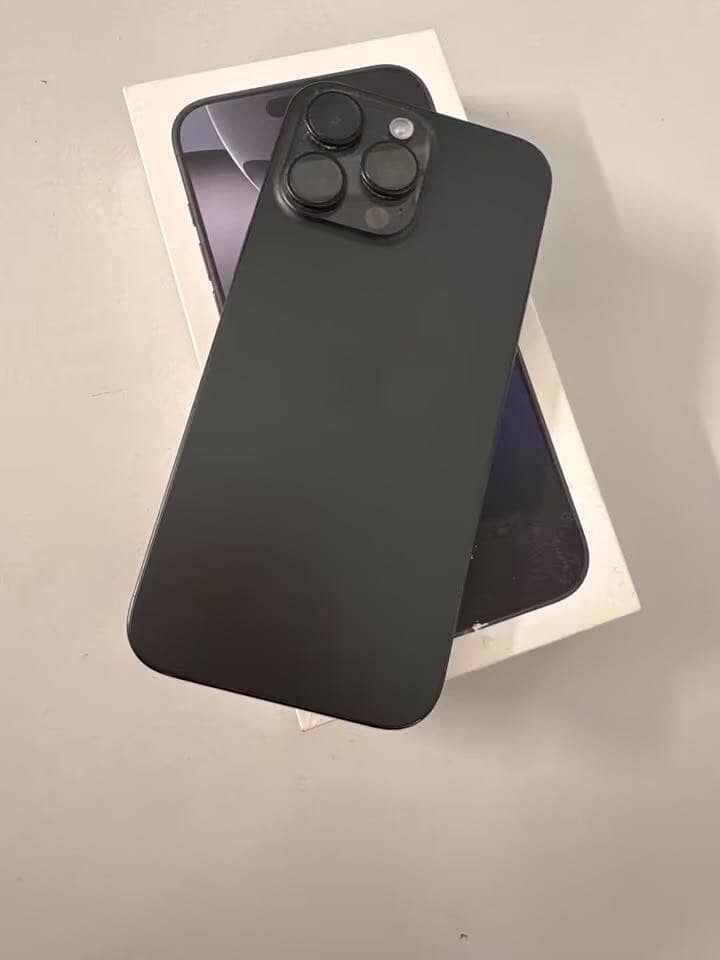 iPhone 16 pro max black titanium 1