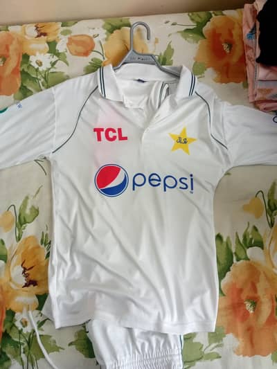 Cricket test clothes for 12,14 year old kids.