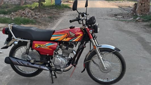 Honda 125cc bike Lush condition New bike