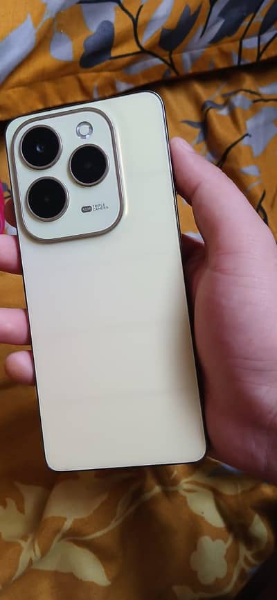 INFINIX HOT40, RAM-8+8, ROM-256, 1 YEAR USED.