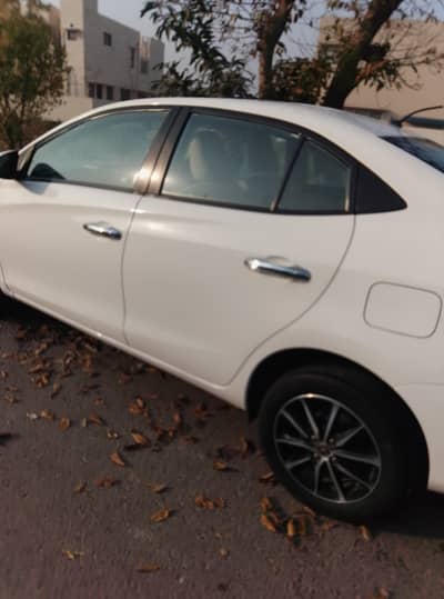 I sel Toyota Yaris nice and clear car it's owner