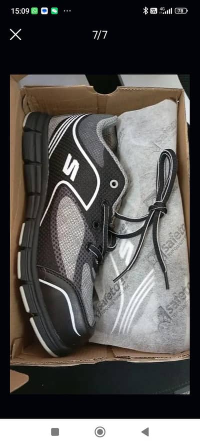 brand new safety shoes are available for sale.