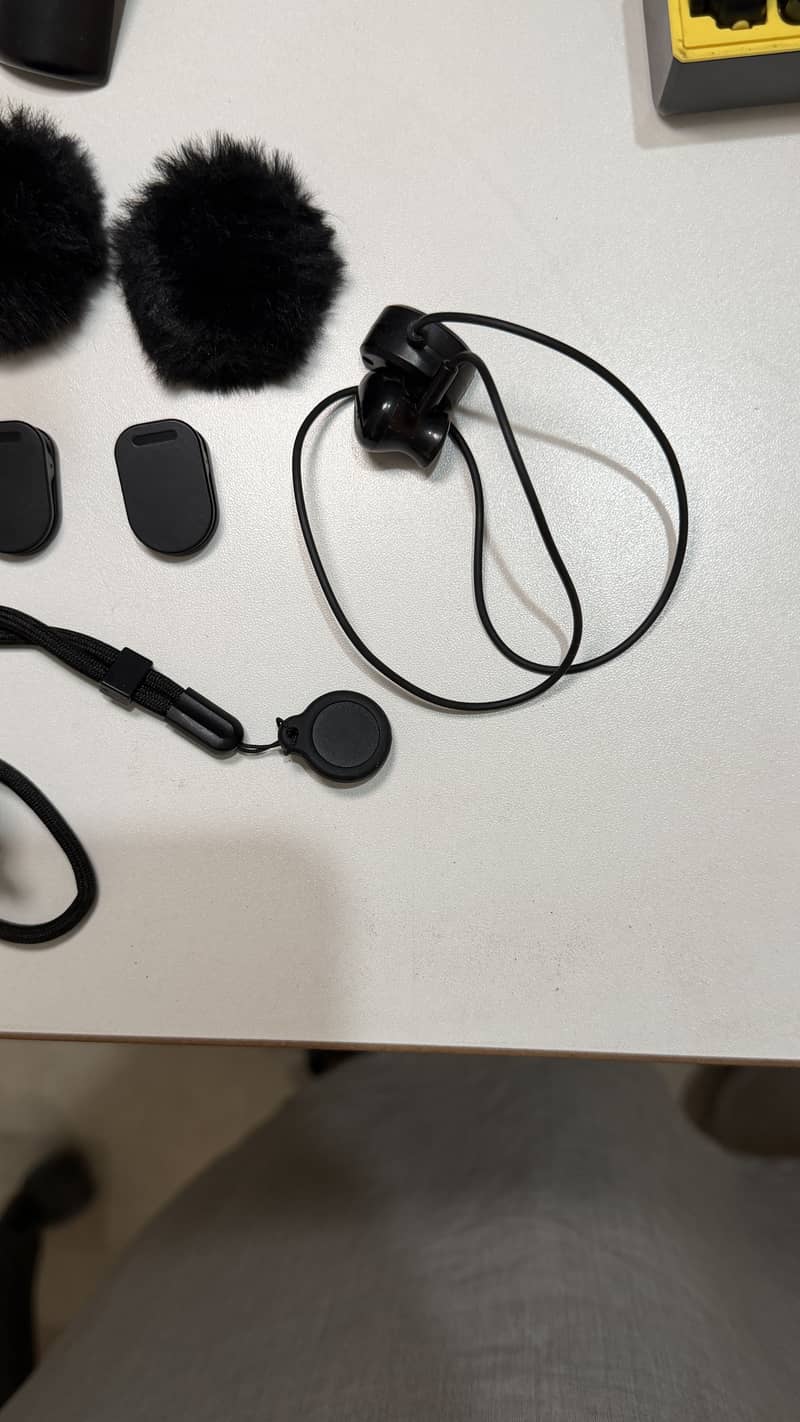 Complete Compact Wireless Microphone System 1