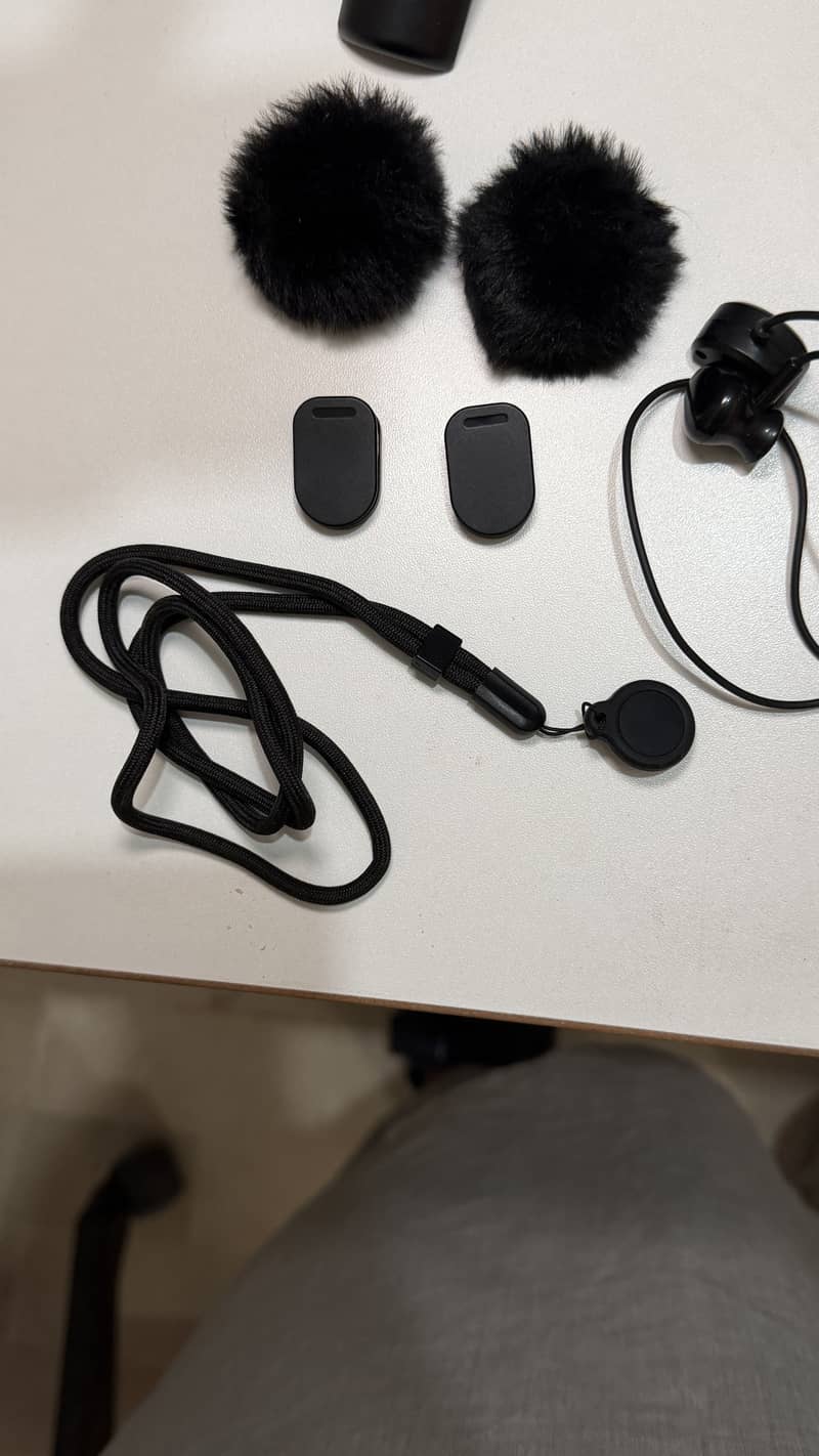 Complete Compact Wireless Microphone System 2