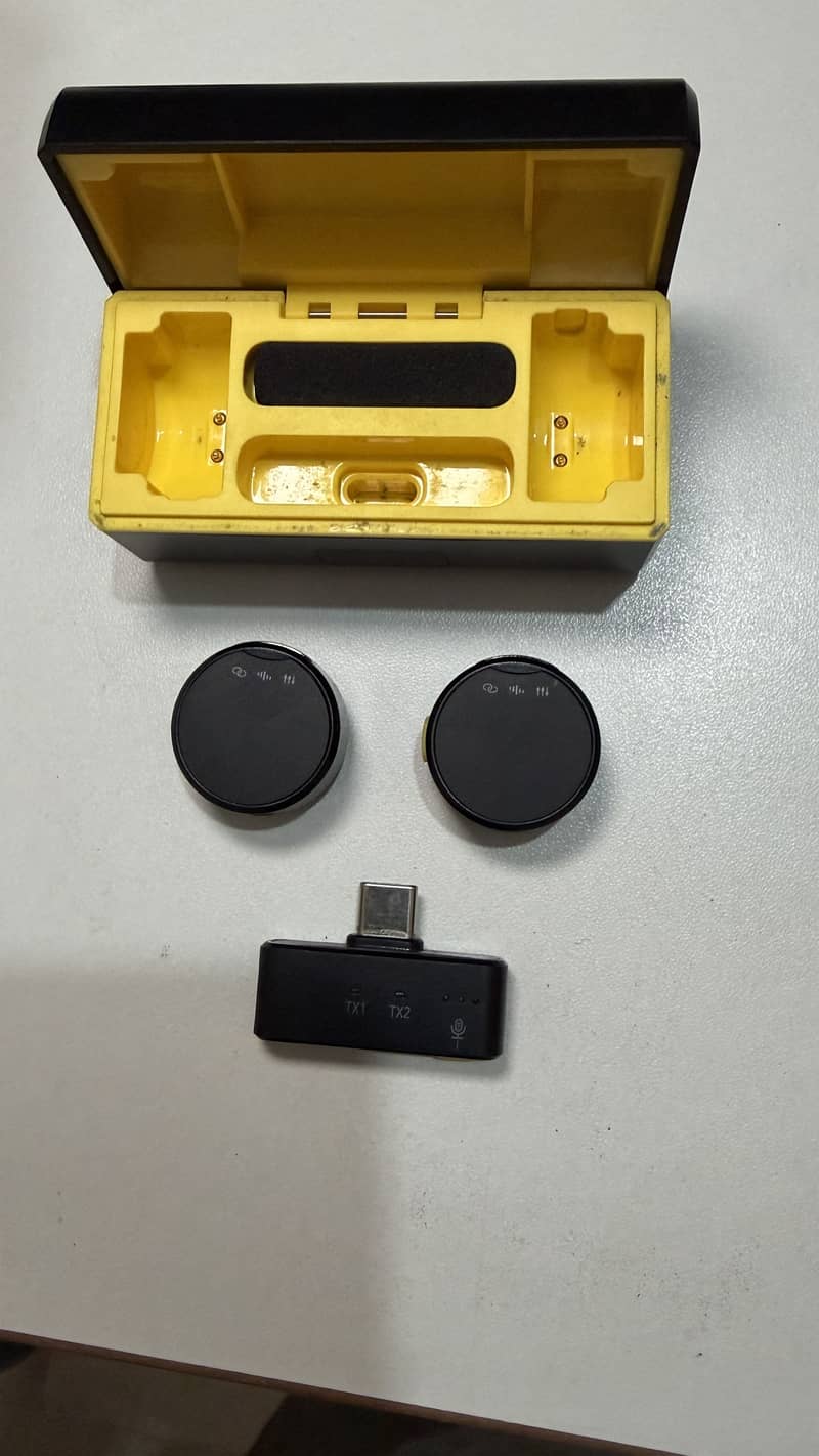 Complete Compact Wireless Microphone System 7