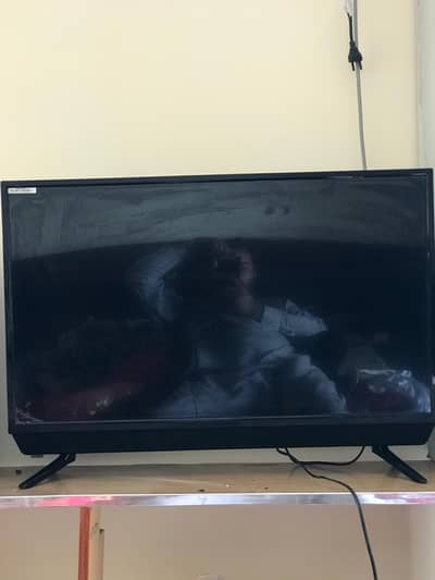 Samsung led 32" with smart box only 8 months used
