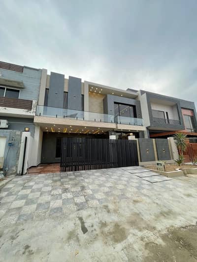 10 Marla ( 35*70 in Block B 1 ) Brand New Double Unit Double Story House Available.