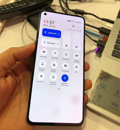 one plus 9 all ok Khali piche se or uper se glass chek h bs baki All