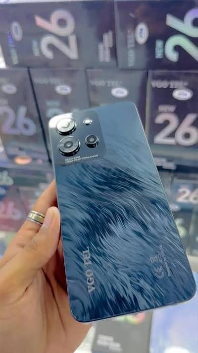 10by10 condition box charger ky sath hai 8+8 ram . 128gb rom.