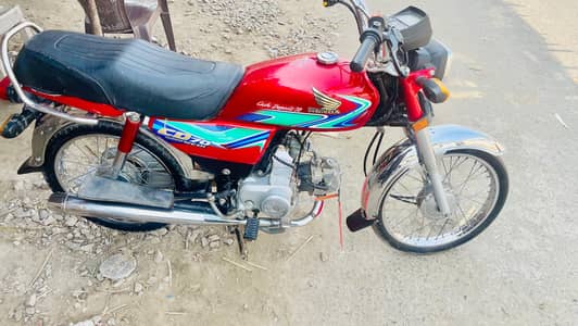 2018 model hai 2019 ka number hai new bike one hand use