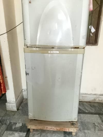 Dawlance refrigerator  medium size