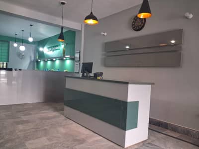 Modern Office Reception Desk – Brand New Condition