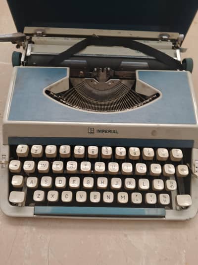 Imperial 202 Deluxe Portable Typewriter