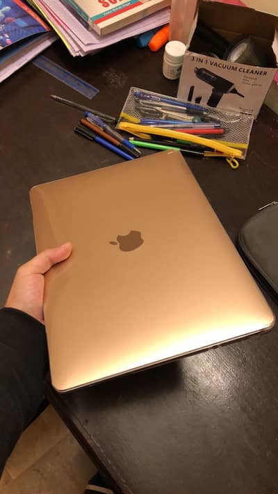 Macbook Air M1 2020 8/256 13.3 Inch up for grabs