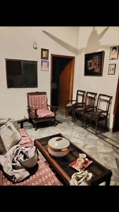 5 marla house for sale with 3 indepenfant units-5 beds 3 kitchens