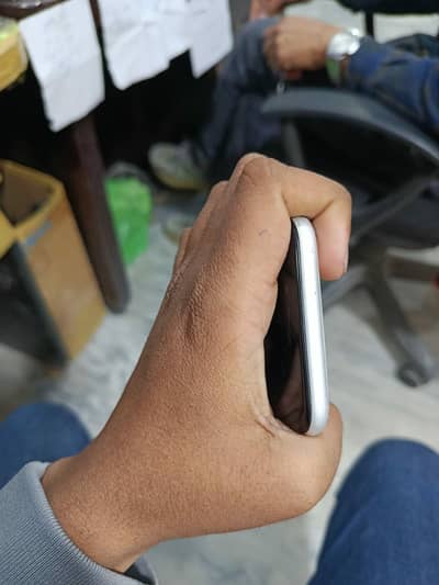 iphone se 2020 just back channge all ok