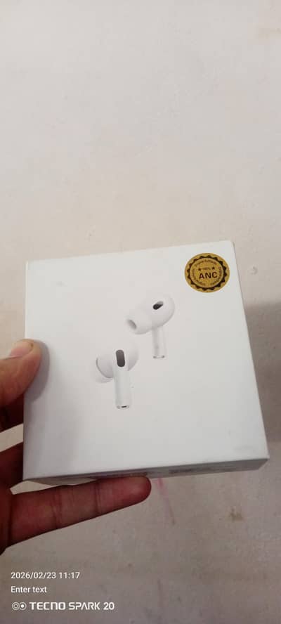 10/10 condition Bluetooth airpods bass wofeer timing  9 houre Amazing.