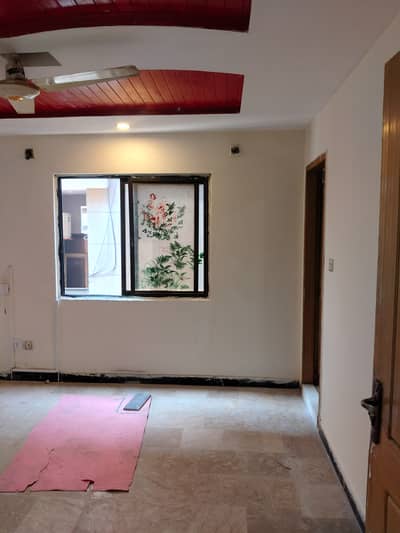 Two bedrooms unfurnished flat available for rent in E11 2