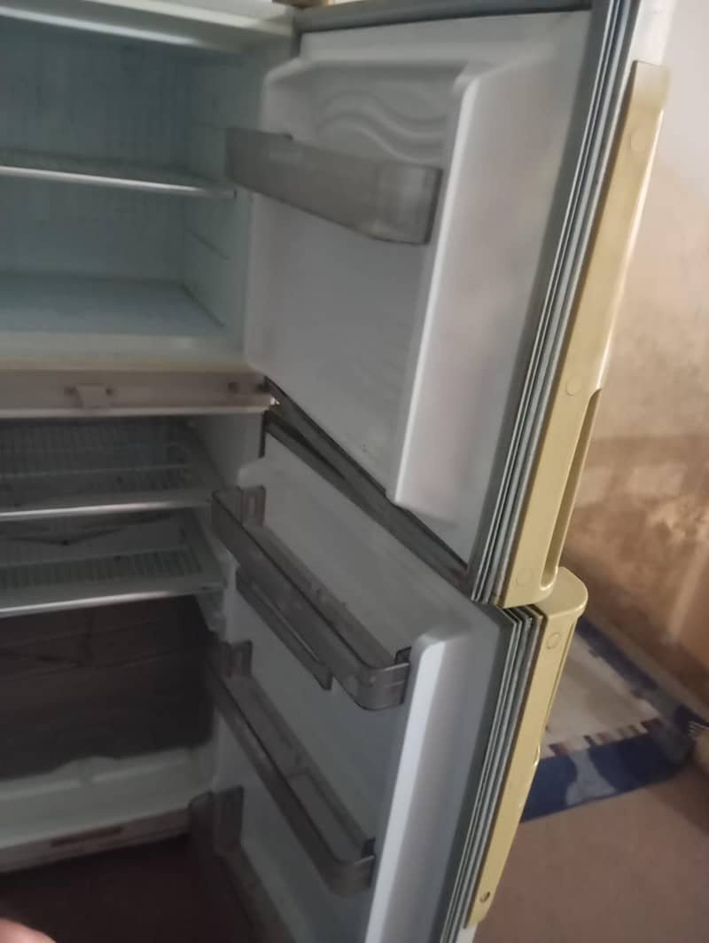 Dawlance Refrigirator 1