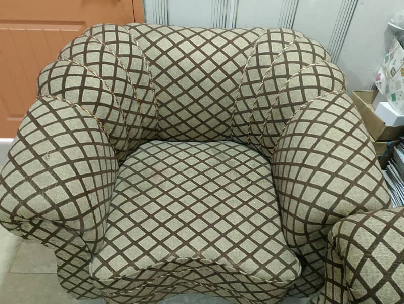 Good Condition Sofa Set . . . 1