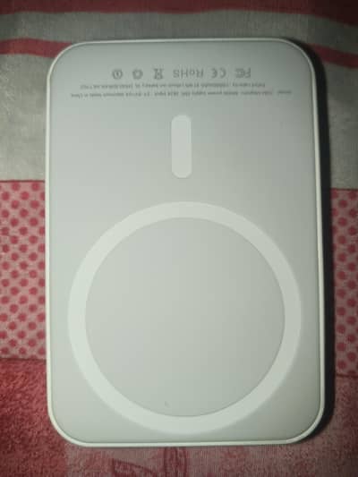 iphone megsafe 20 Watt 1000 mah battery with box