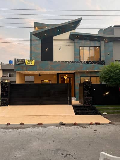 10 Marla Classical Design House For Sale In A-Block Central Park Housing Scheme Lahore Ferozepur Road. Facing Park Near To Market