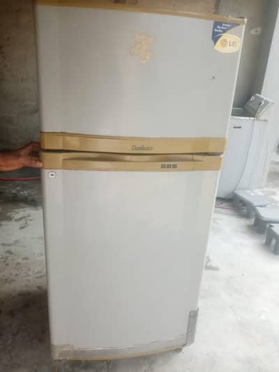 Dawlance Top-Mount Refrigerator | 10/8 Condition | Strong Cooling