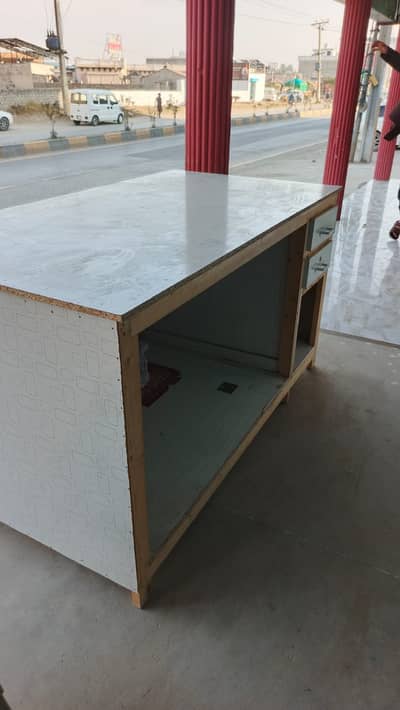 Big size Table with 2 drawers in white color