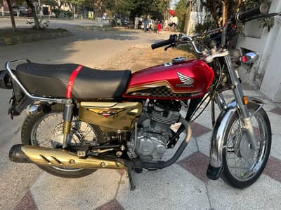 Honda CG125 special edition gold