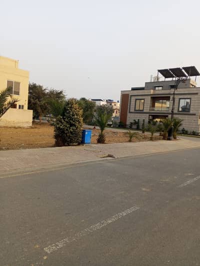 8 Marla - 50 Ft Road - Prime Location Plot - Hot Deal