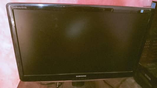 Samsung 24 inch LCD (24'')