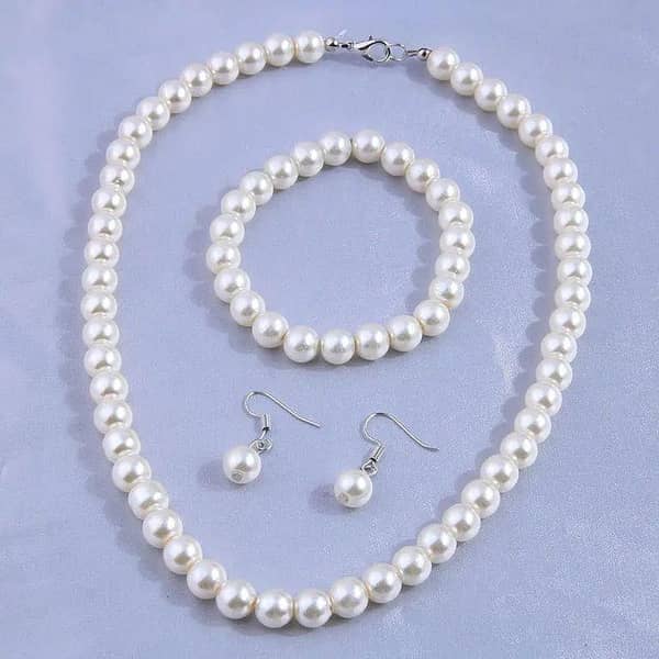 Elegant Vintage Simulated Pearl Jewellery Set for Women: Necklace, Earrings & Bracelet (Silver, White Pearls)