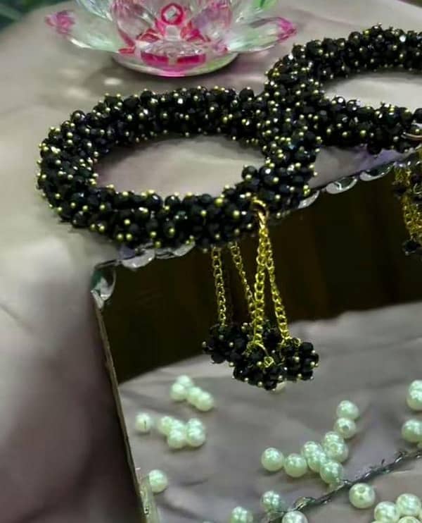 Gajra Bracelet with Crystal Beads for Women and Girls (1 Piece) – Adjustable, Black