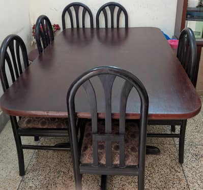 Solid Wooden Dining Table 10/10 condition