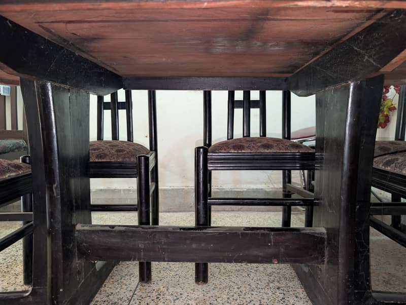 Solid Wooden Dining Table 10/10 condition 1