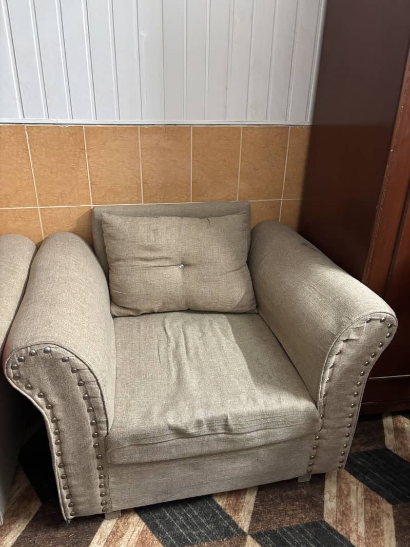 2 sofas Single seater 2