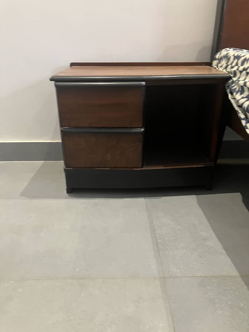 Bedset with side tables 1