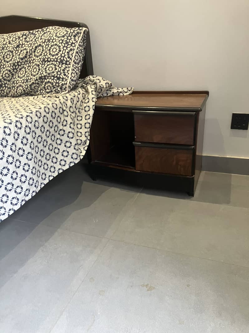 Bedset with side tables 2