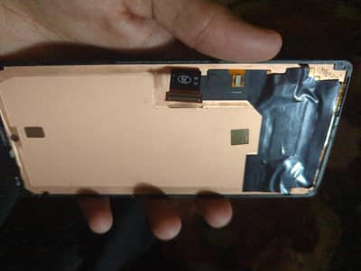 panel hai google pixel 6 ka used hai or dot hai bada is mein