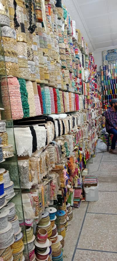 Gulgasht main laces ke shop k lye salesman ke zarorat hey