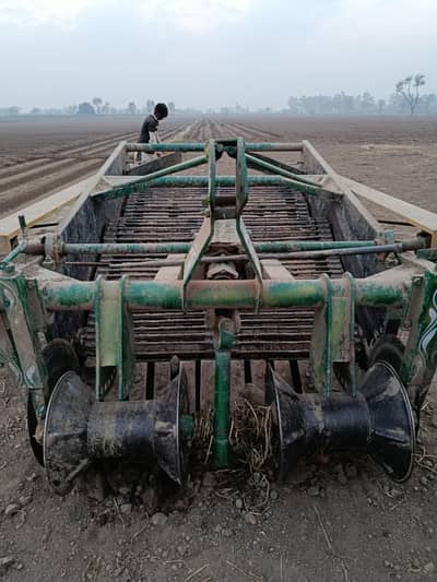 potato digger machine