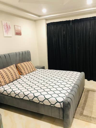 1 BED LUXURY FURNISHED FLAT FOR RENT MAIN BULEVARD NEAR CANAL ROAD AA BLOCK BAHRIA TOWN LAHORE