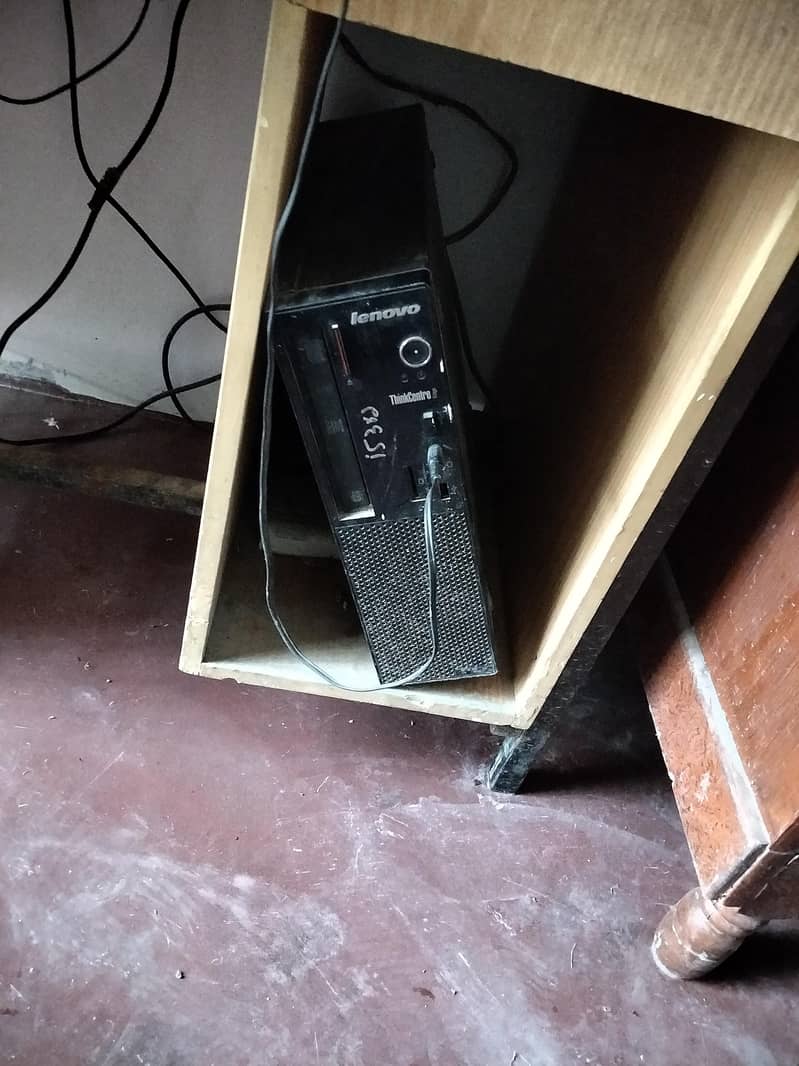 mukamal computer set with table 1