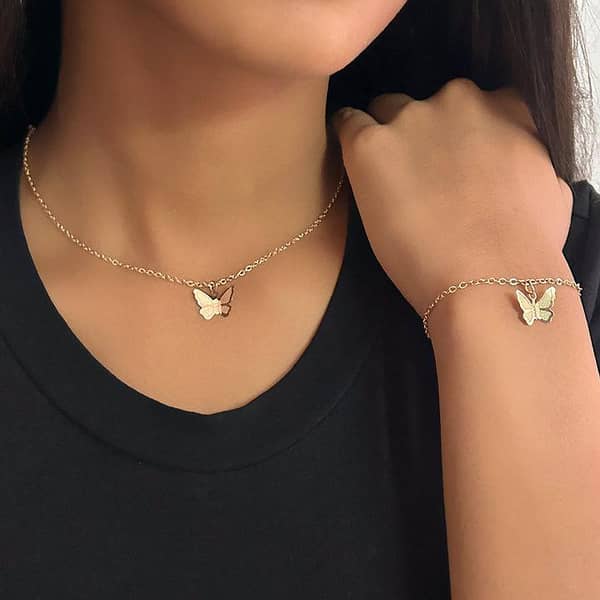 Set of 2 butterfly-style necklace and bracelet