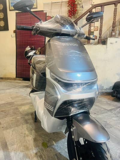 eveon A11 2 month use 1000 Walt electric scoty