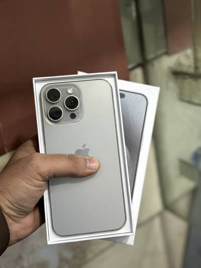 iphone 15 Pro Max 256GB 4 months sim time